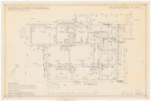 EinBlueprint eines Hauses mit der Aufschrift "Landhaus in Berlin", das auf einem Blatt Papier liegt und mit architektonischen Details versehen ist.