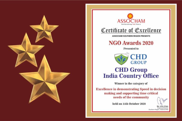 Exzellenzzertifikat für die Ngo Awards 2020 mit drei Sternen links und rechts der Text "Chd Group India Country Office" und einem Schild-Logo mit einem zentralen Stern und einem Lorbeerkranz.