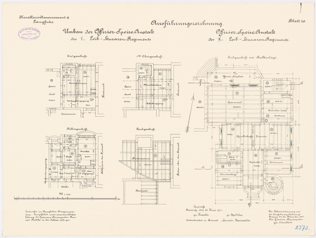 Schwarzer und weißer Grundriss des ehemaligen Bundeskanzleramts mit detaillierter Planung und beschrifteten Räumen und Strukturelementen.