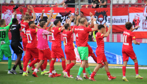 700 Kinder beim Finale der SC Freiburg's Grundschulliga