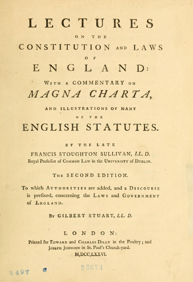 Altes Buch mit dem Titel "Vorträge über die Verfassung und Gesetze Englands mit einem Kommentar zur Magna Charta und Illustrationen vieler englischer Gesetze" geöffnet auf einer Seite mit schwarzer Tintenschrift.