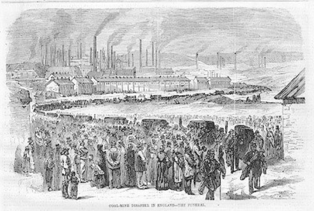 Schwarze und weiße Zeichnung von Menschen, die vor einer Fabrik mit Häusern und Rauch aus Schornsteinen im Hintergrund stehen, mit der Beschriftung "coal-mine disaster in England the final" unten.